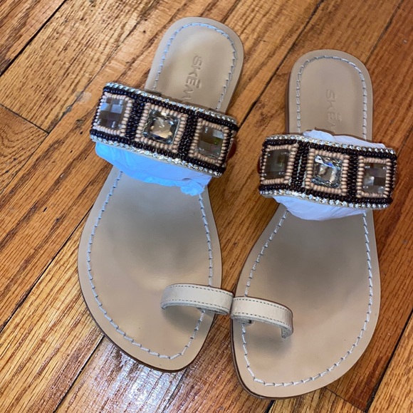Shoes - Skemo 8 1/2 Tan Leather jeweled sandals